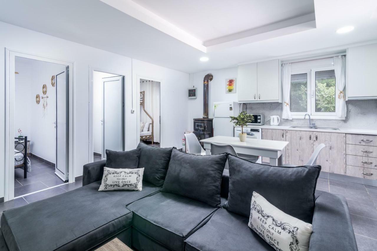 Villa Iceberg Mini Каламаки Екстериор снимка