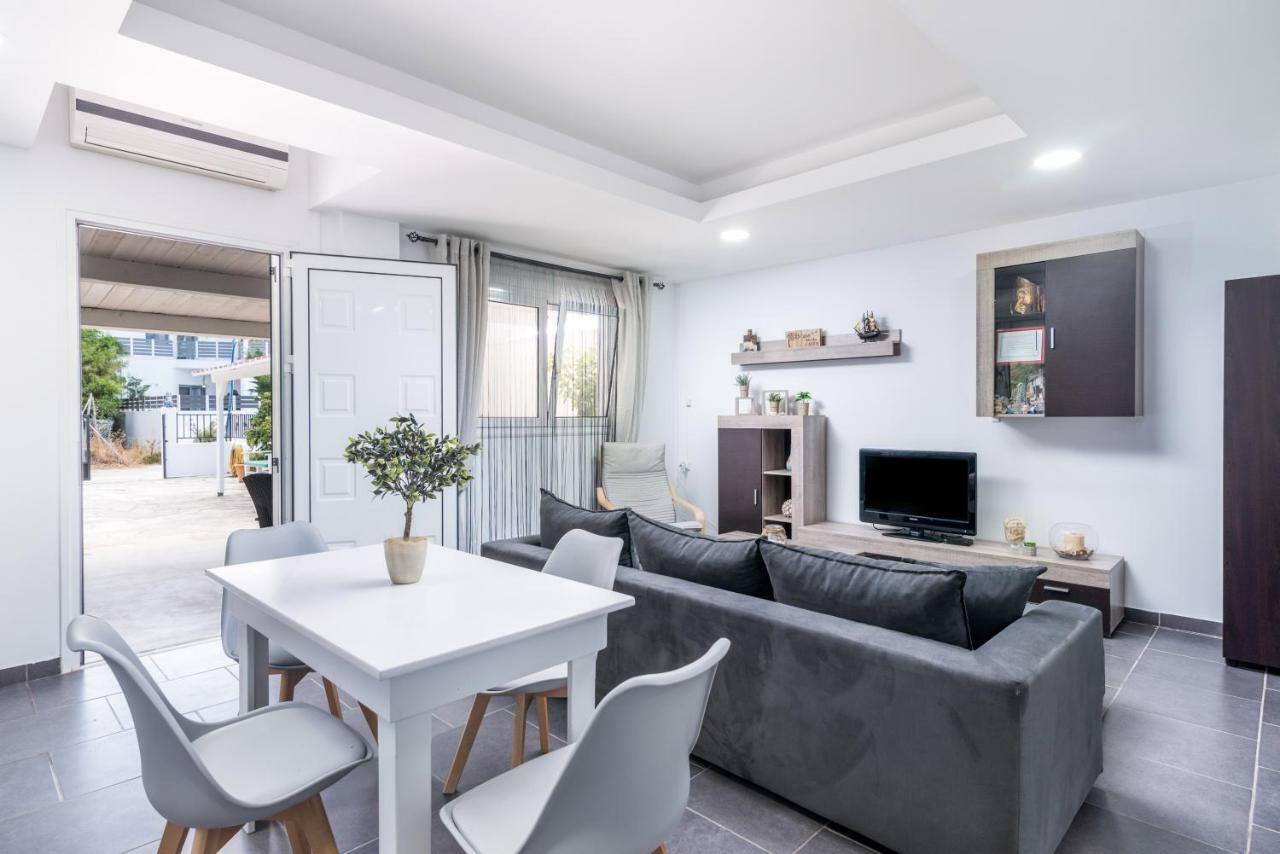 Villa Iceberg Mini Каламаки Екстериор снимка